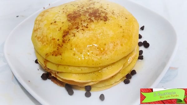 Pancakes, ricetta base e veloce con e senza Bimby