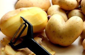 Come utilizzare le bucce di patate: 7 modi per riciclarle