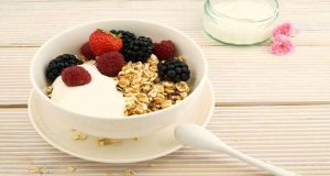 Yogurt o yogurt greco? Guida a differenze e benefici