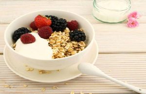 Yogurt o yogurt greco? Guida a differenze e benefici