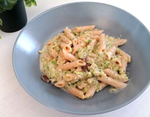 Pasta con broccoli, tonno e philadelphia