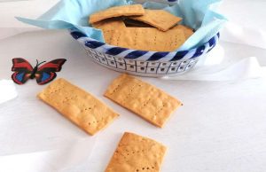 Crackers di ceci, vegani e senza glutine: ricetta veloce Bimby e tradizionale